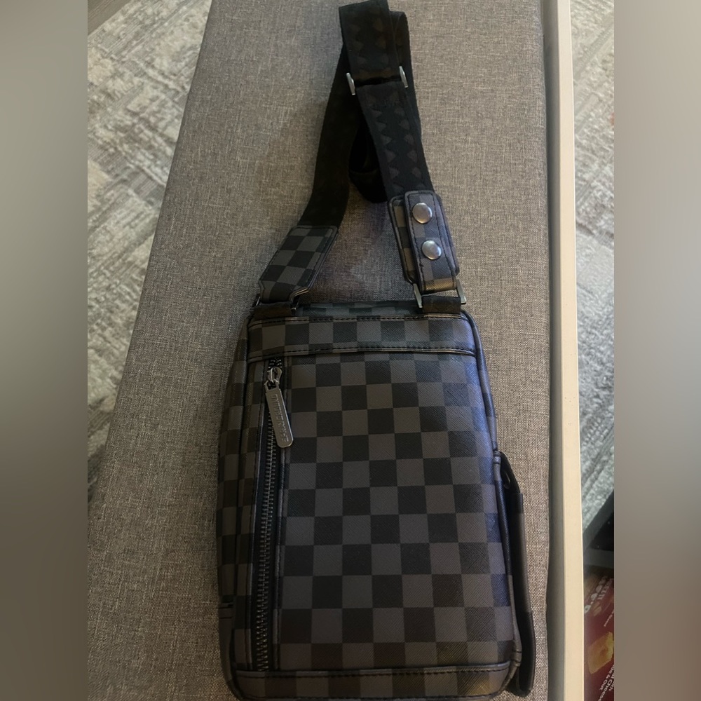 Spray Ground mulitway strap bag!!!